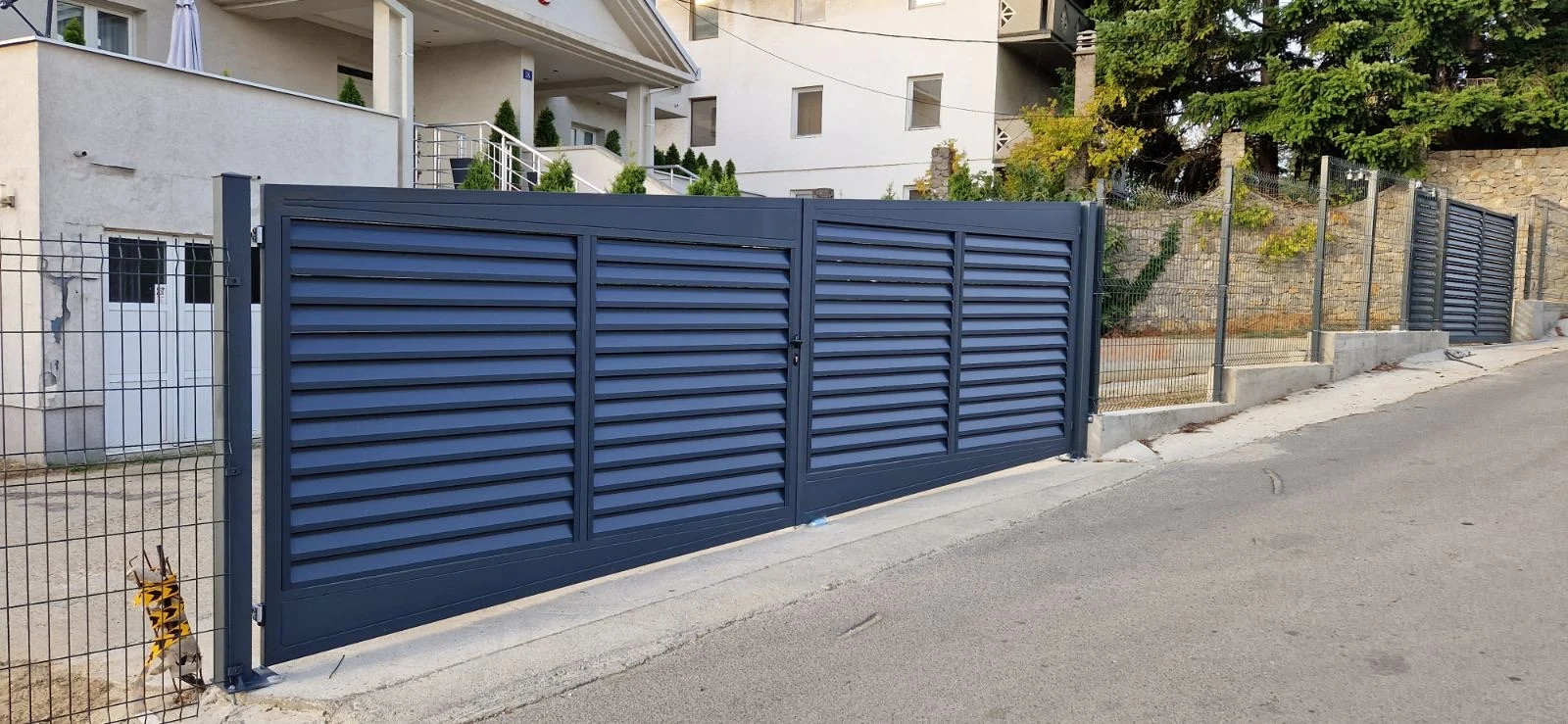 Aluminijumska dvokrilna i klizna kapija