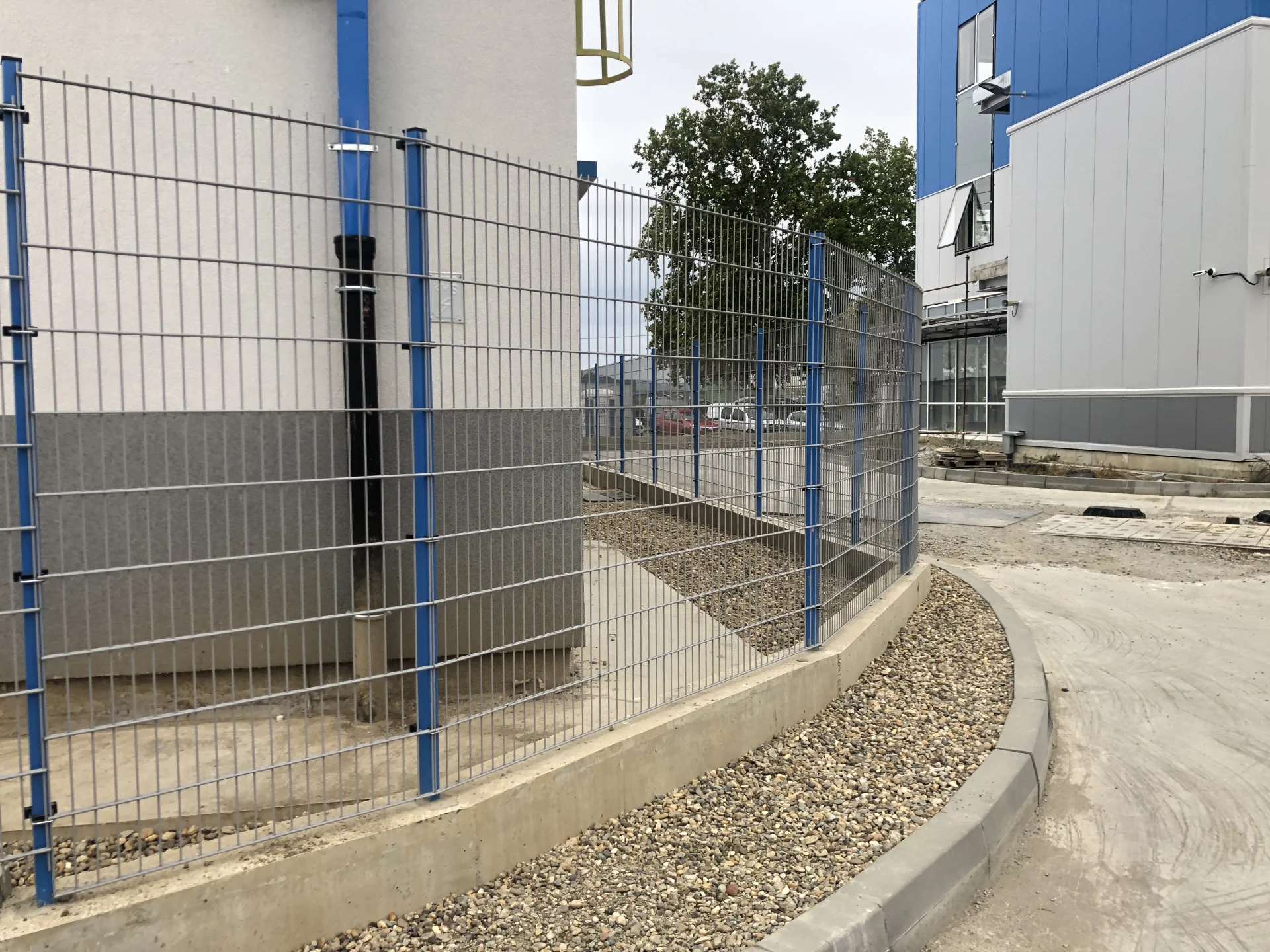 DOUBLEFENCE 2D Panelna ograda sa kapijama